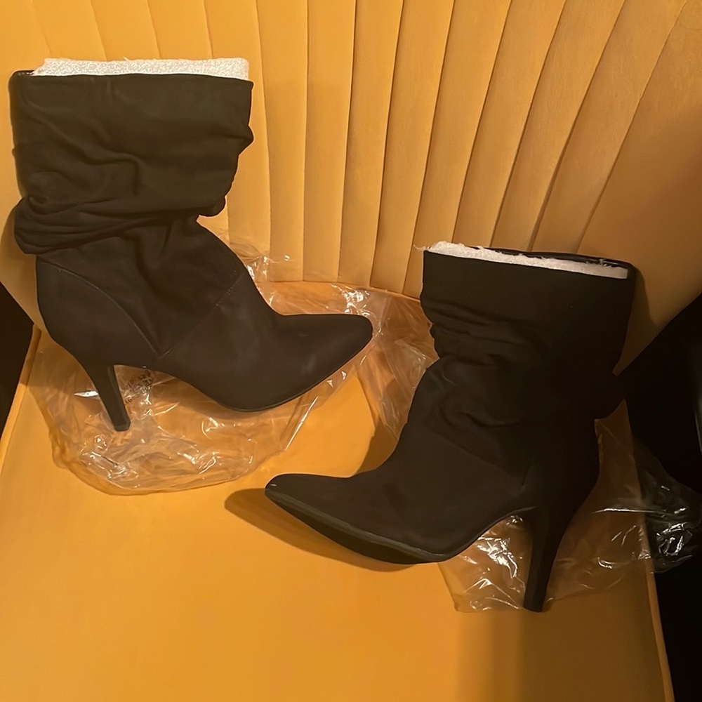 Black boots size 11